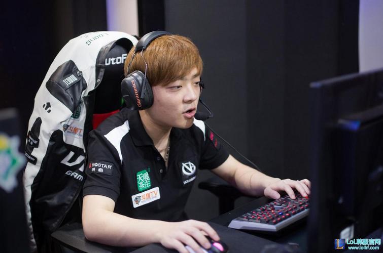 IEM 科隆 2024：毫无压力！小蜜蜂2-0击败黑豹