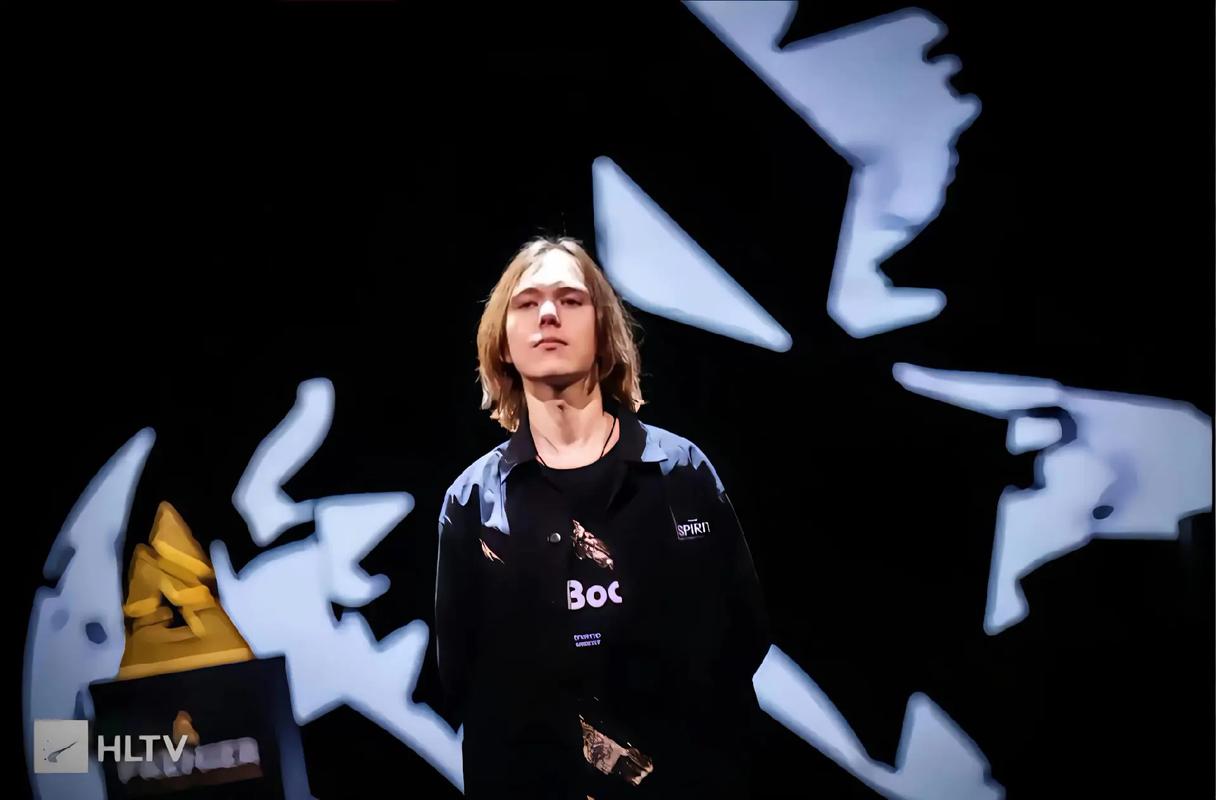 资讯今晚，离钻石只有一步之遥。玩了八个赛季