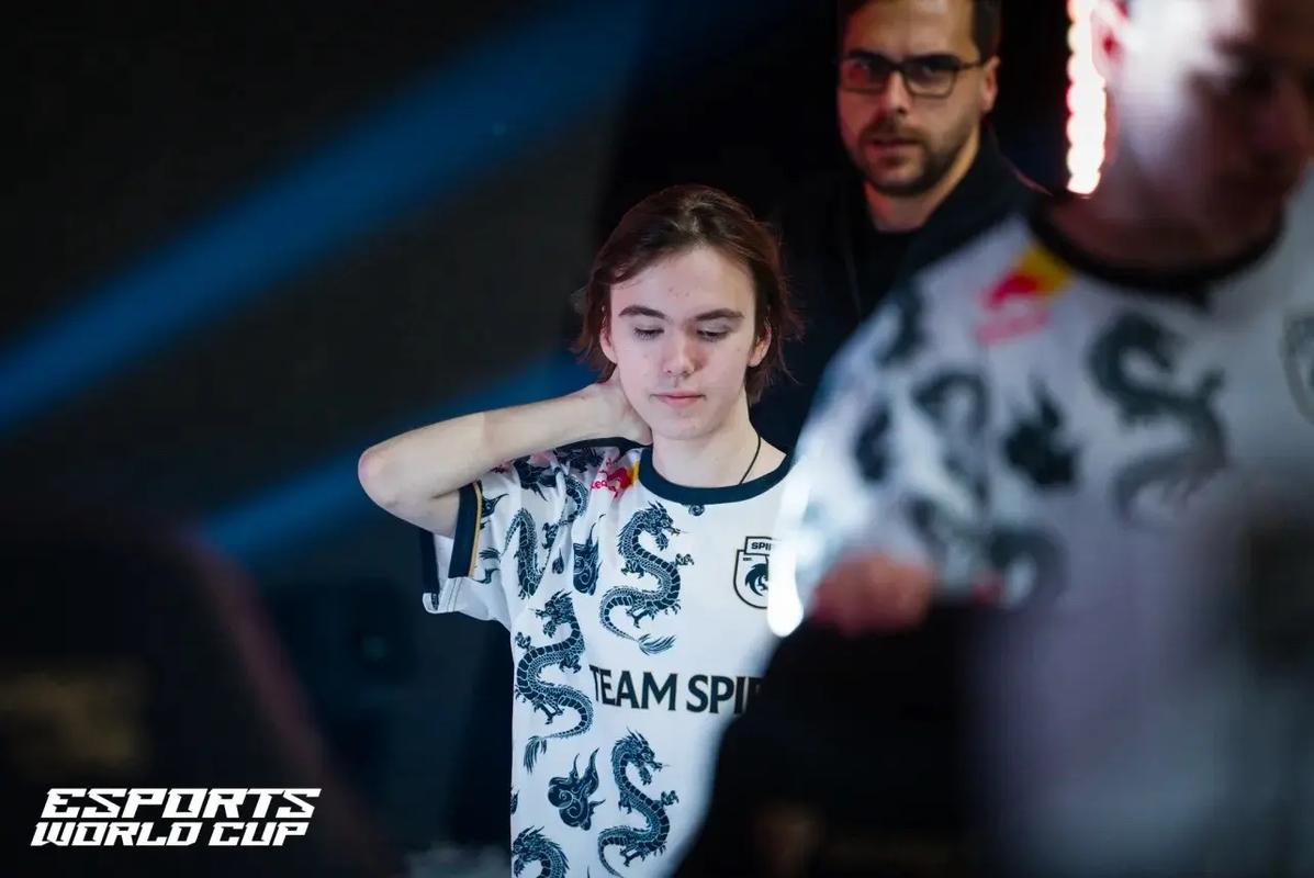 中单稻草人席卷英雄联盟LPL比赛，你怎么看？