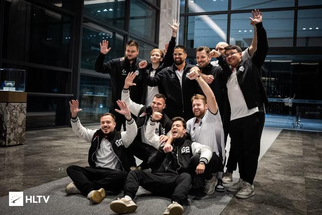 Doinb ：教练不要晚上天天打那个B排位啊 去看看别的队伍的训练赛